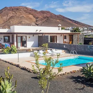 Caracola Playa Blanca Villa